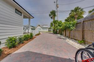 Jízda na kole v ubytování Walk to Laguna Beach Modern Studio in PCB! nebo okolí