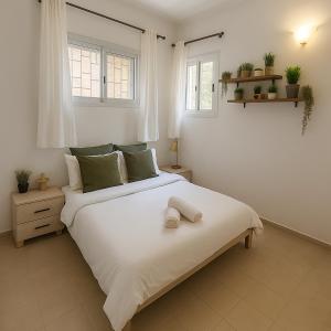 Postel nebo postele na pokoji v ubytování Yellow Emerald