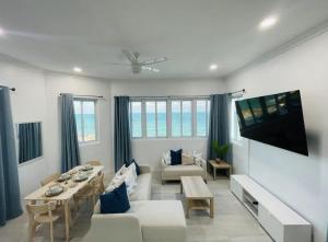 Televisyen dan/atau pusat hiburan di Ocean Breeze Studios