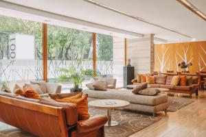 A seating area at Time Select - Elegant Apartments