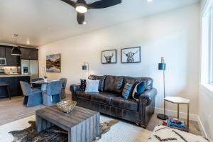 Χώρος καθιστικού στο Clearwater Lofts 102 Building 2 +34 φωτογραφίες