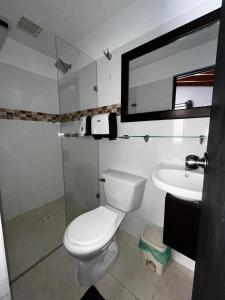 Koupelna v ubytování International Hotel Medellín