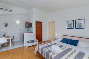 Posteľ alebo postele v izbe v ubytovaní Studio Brela 2713b