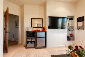Dapur atau dapur kecil di Private Suite and Patio by Boulder Gorgeous Views