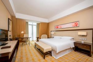 TV a/nebo společenská místnost v ubytování Sheraton Qinhuangdao Beidaihe Hotel + 3 fotografie