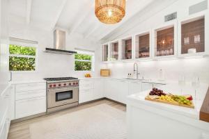 Η κουζίνα ή μικρή κουζίνα στο Luxury Tropical Family Oasis