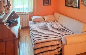 Posteľ alebo postele v izbe v ubytovaní Three-Bedroom Holiday Home In Trbounje