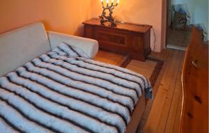Posteľ alebo postele v izbe v ubytovaní Three-Bedroom Holiday Home In Trbounje
