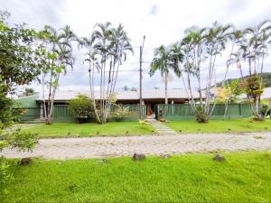 Φωτογραφία από το άλμπουμ του Casa espetacular com 5 quartos 50 metros do mar σε Matinhos