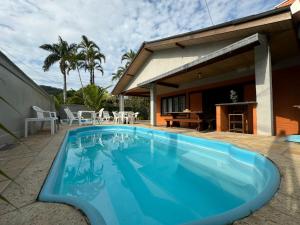 Φωτογραφία από το άλμπουμ του Casa espetacular com 5 quartos 50 metros do mar σε Matinhos