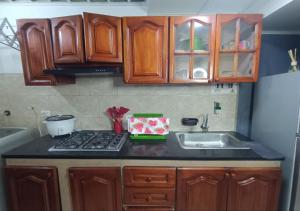 Η κουζίνα ή μικρή κουζίνα στο Espectacular apartamento familiar 1er piso - 04 personas - El Edén Centro Comercial