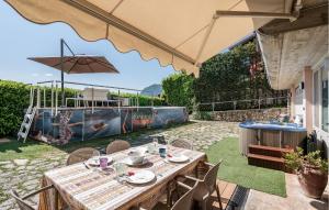 Taman di luar Awesome Apartment In Solto Collina Bg