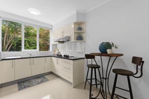 Η κουζίνα ή μικρή κουζίνα στο Convenient 3BR Home Minutes from Central Park
