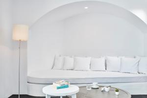 Zona d'estar a Katikies Chromata Santorini - The Leading Hotels of the World