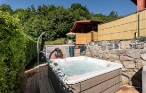 Fotografie z fotogalerie ubytování Amazing Home In Solto Collina Bg v destinaci Riva di Solto + 40 fotografií