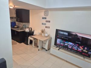 Gallery image of Kasara Urban Resort Elly's Pad with balcony in Manila