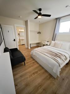 a bedroom with a bed and a ceiling fan at Birch Woods House in Stratford
