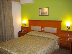 Posteľ alebo postele v izbe v ubytovaní Paradise Lost Hotel-Apartments