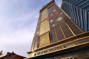 Bangunan di mana terletaknya hotel