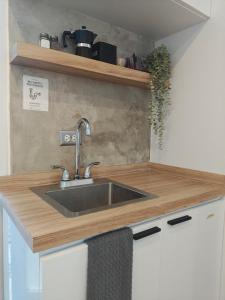 Photo de la galerie de l'établissement New! Cozy Cool Studio Near Beach!, à San Juan