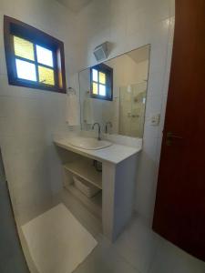 Ένα μπάνιο στο Casa Super Confortável Jardim a pé Praia Geribá +18 φωτογραφίες