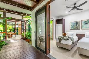 Postel nebo postele na pokoji v ubytování Belle Escapes Pura Indah + 54 fotografií