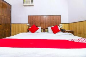 Postel nebo postele na pokoji v ubytování Hotel O Prem Chunaria