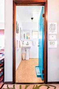 Koupelna v ubytování Hamakua Guesthouse