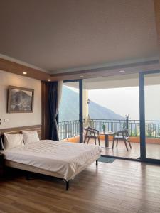 a bedroom with a bed and a balcony with a view at Happy Villa Tam Đảo in Tam Ðảo +59 photos