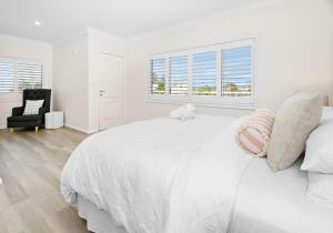 Letto o letti in una camera di Shellharbour Poolside Escape