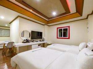 TV a/nebo společenská místnost v ubytování Gwangju Cheomdan View Hotel