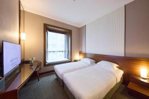 Un pat sau paturi într-o cameră la Rosedale Hotel Hong Kong