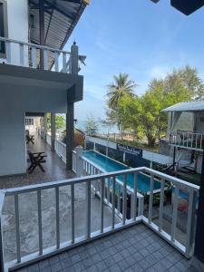 Balkoni atau teres di Tharadol Beach Resort