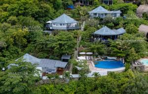 Bazén v ubytování Seaview Private Villas nebo v jeho okolí