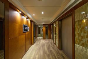 Un televizor și/sau centru de divertisment la Rosedale Hotel Hong Kong