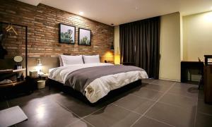 Gimhae Browndot Hotel Waterpark客房内的一张或多张床位