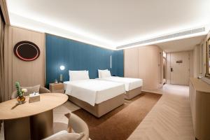 Uma cama ou camas num quarto em 西安高新锦业路桔子水晶酒店