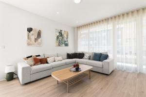 Χώρος καθιστικού στο Your Perfect Oasis with Large Porch & Scenic Views