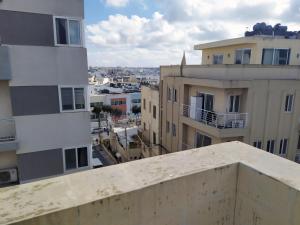 Nespecifikovaný výhled na destinaci Tal-Ħriereb nebo výhled na město při pohledu z apartmánu