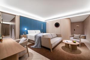 Uma cama ou camas num quarto em 西安高新锦业路桔子水晶酒店