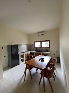 Η κουζίνα ή μικρή κουζίνα στο Java Villa Lombok