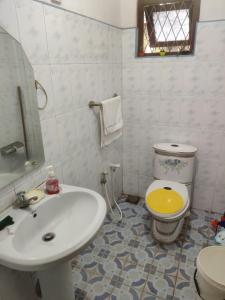 Ένα μπάνιο στο Fruit & Spice garden home stay +8 φωτογραφίες