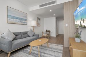 Χώρος καθιστικού στο Chic Studio Stay Near Cafés and Coastline
