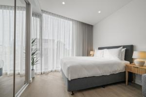 Ένα ή περισσότερα κρεβάτια σε δωμάτιο στο Chic Studio Stay Near Cafés and Coastline +31 φωτογραφίες