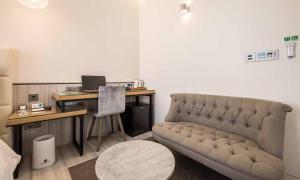 Posezení v ubytování Dobong Hotel Bay204