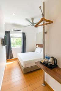 Postel nebo postele na pokoji v ubytování Tune Hotel - Danga Bay Johor