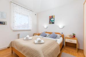 Posteľ alebo postele v izbe v ubytovaní Apartments Ana-Maria