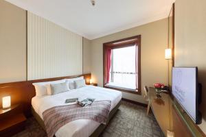 Un pat sau paturi într-o cameră la Rosedale Hotel Hong Kong