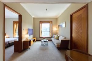 Un pat sau paturi într-o cameră la Rosedale Hotel Hong Kong