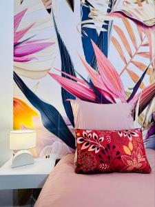 a bedroom with a mural of tropical plants at L'Escali'Bulle - Entre Gare et Centre-ville in La Celle-sous-Gouzon